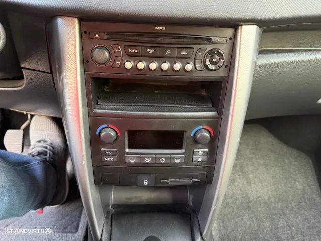 Peugeot 207 SW 1.4 Trendy - 22