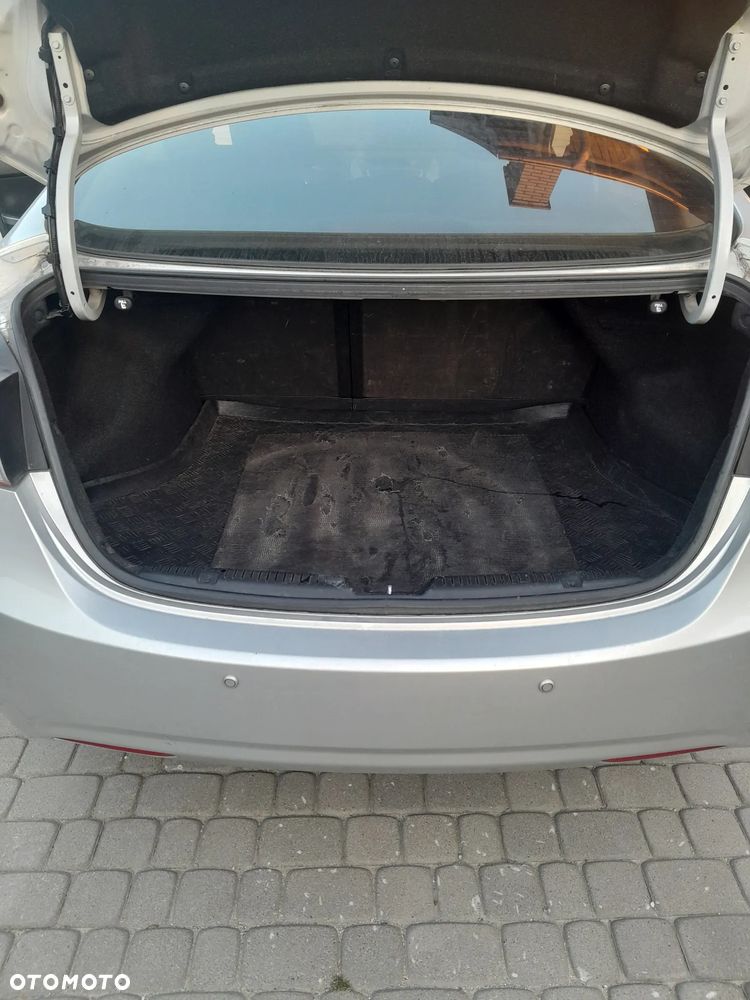 Hyundai Elantra 1.6 Comfort - 5