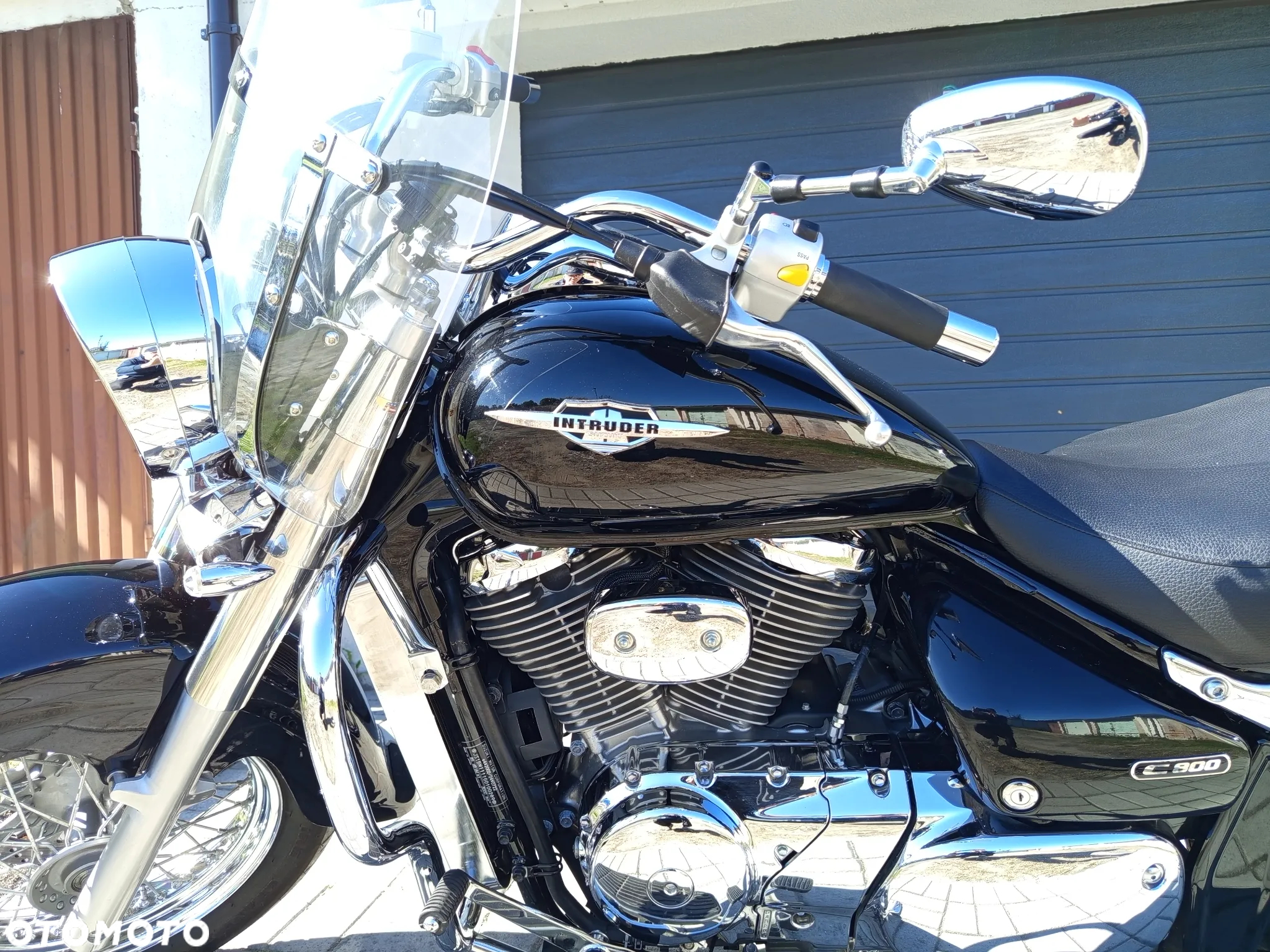Suzuki Intruder - 7