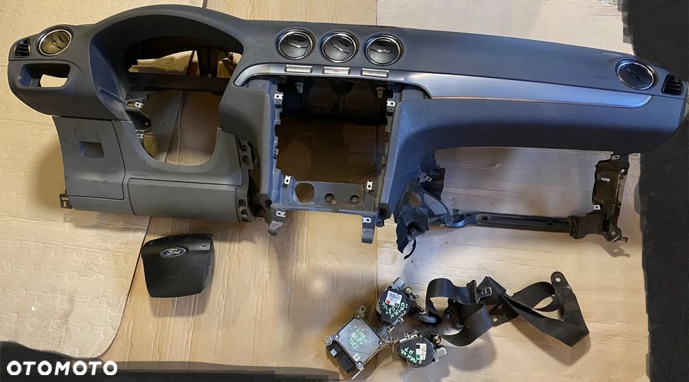 Deska rozdzielcza Ford S-Max 2008r - 1