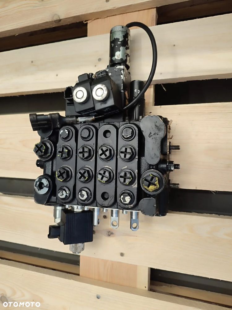 Rozdzielacz hydrauliczny 200011242006 BUCHER - 10