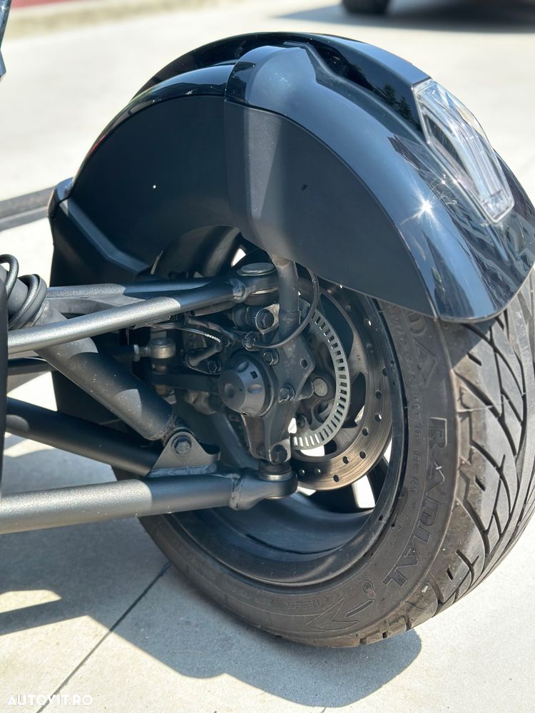 Can-Am Spyder - 18