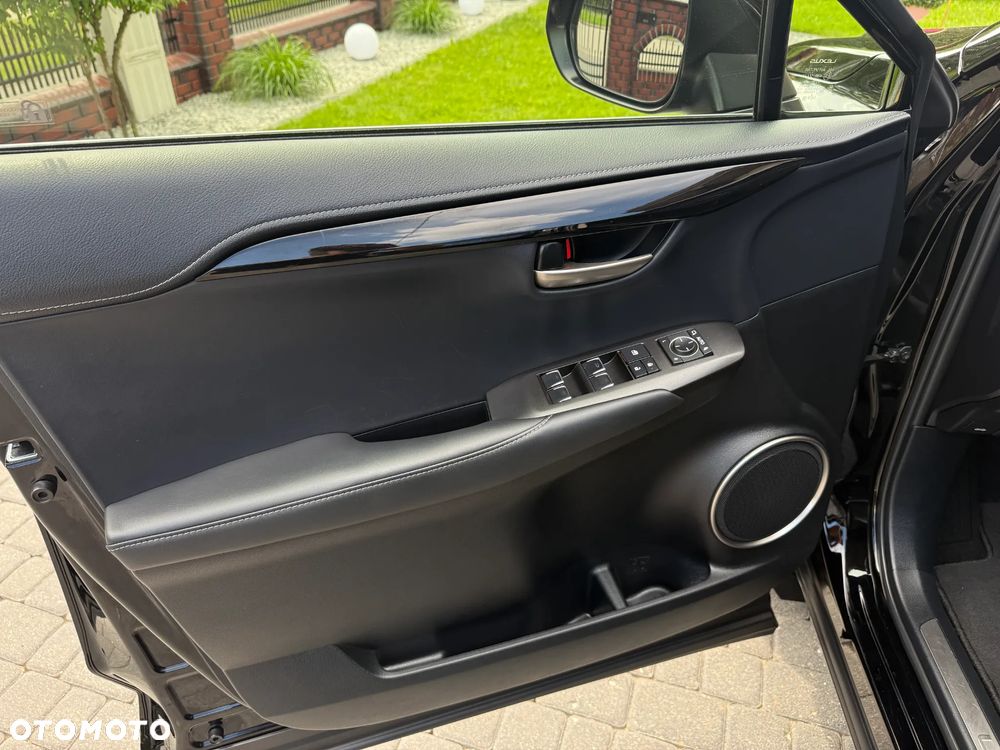 Lexus NX 300h Business Edition AWD - 38