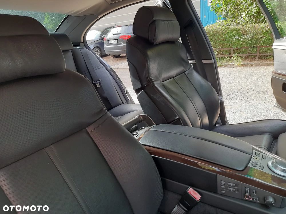 BMW Seria 7 750i - 11
