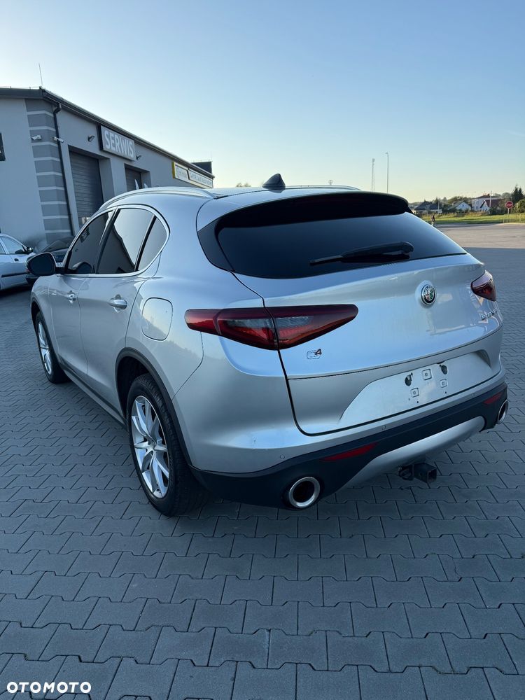 Alfa Romeo Stelvio 2.0 Turbo 16V AT8-Q4 Veloce Ti - 3