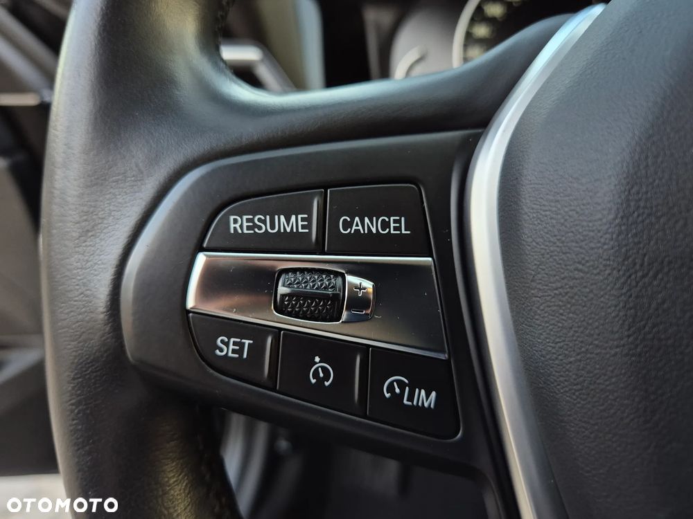 BMW Seria 3 330i Sport Line - 31