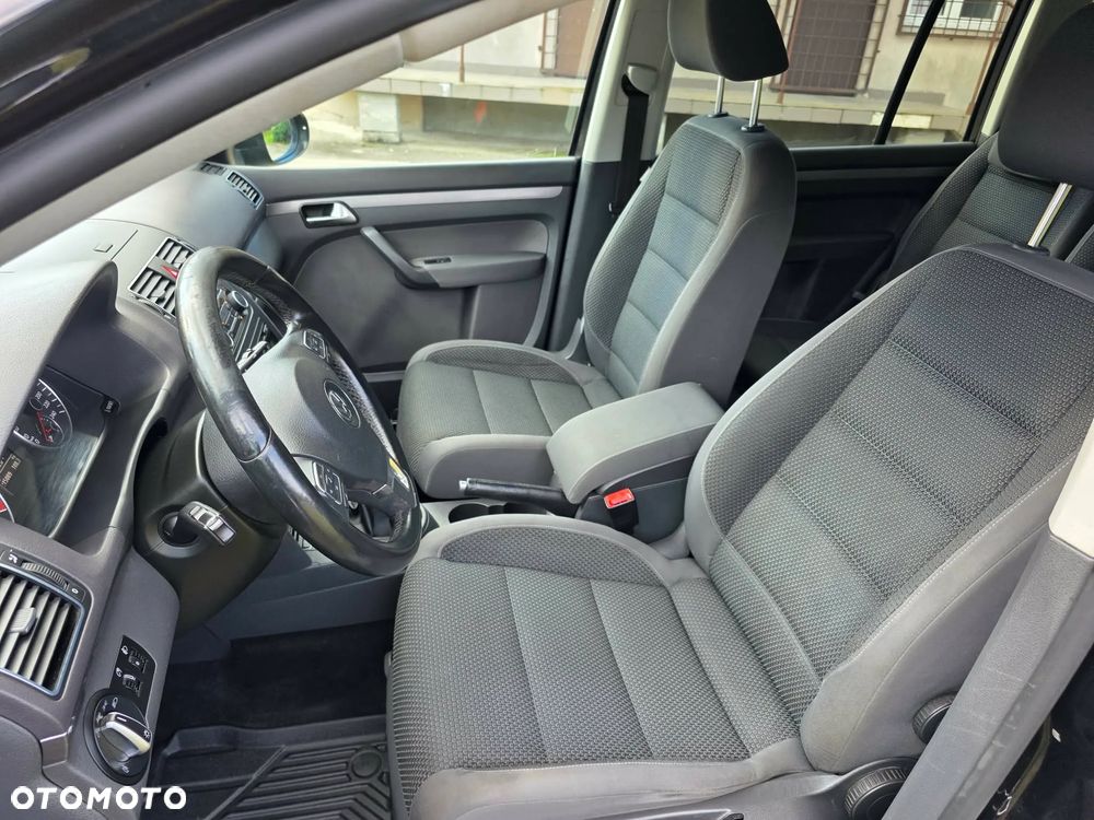 Volkswagen Touran - 10