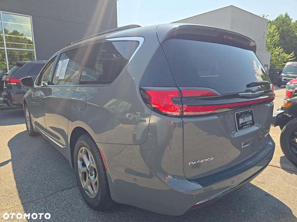 Chrysler Pacifica - 3