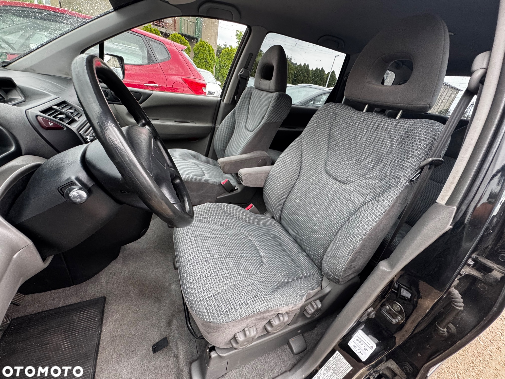 Mitsubishi Space Wagon 2.0 Cool - 32