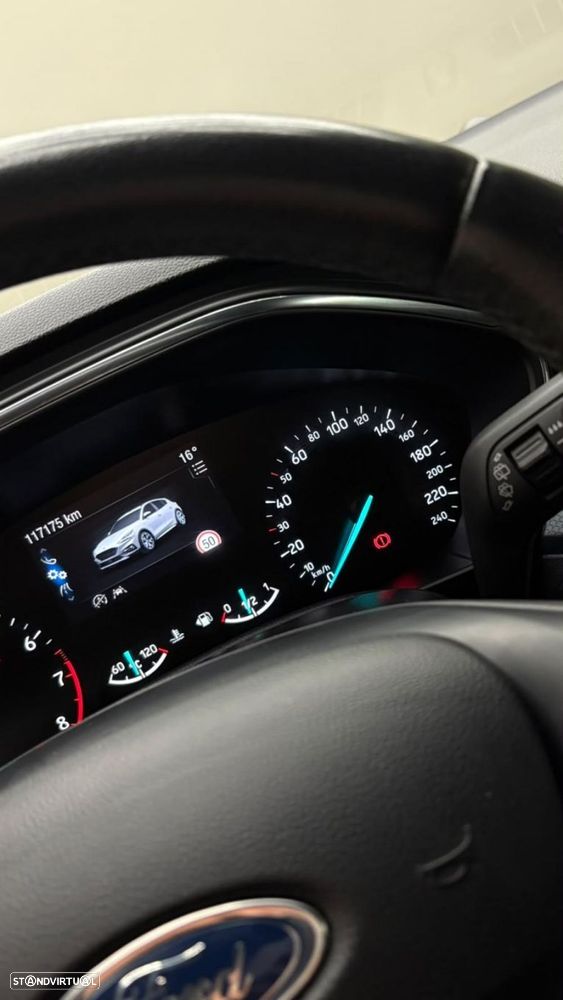 Ford Focus 1.0 EcoBoost Active - 34