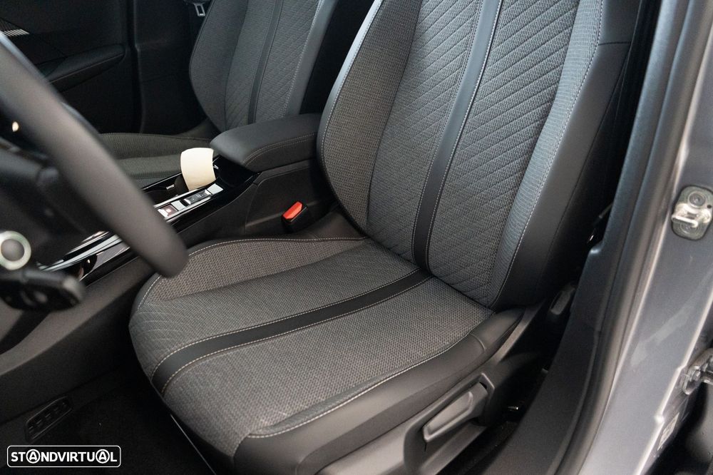 Peugeot e-2008 54 kWh Allure - 6