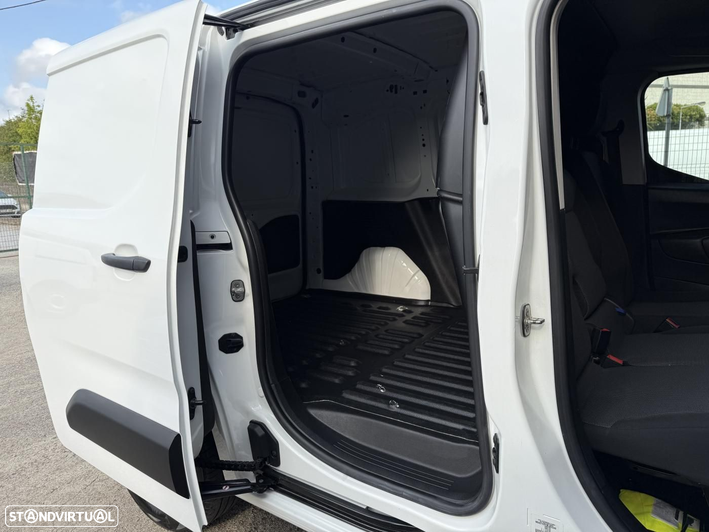 Opel Combo 1.5 CDTI IVA Dedutivel 3 Lug. Ecrã - 33