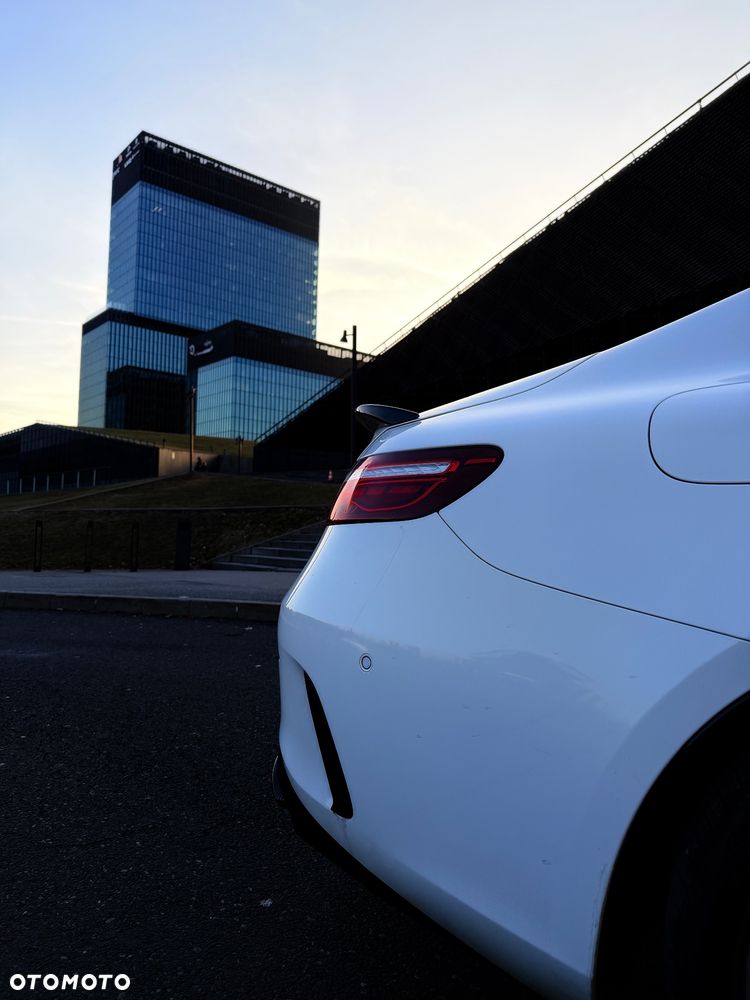 Mercedes-Benz Klasa E 300 9G-TRONIC - 16