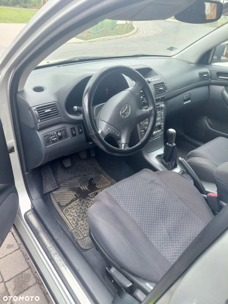 Toyota Avensis 2.0 D-4D High - 5