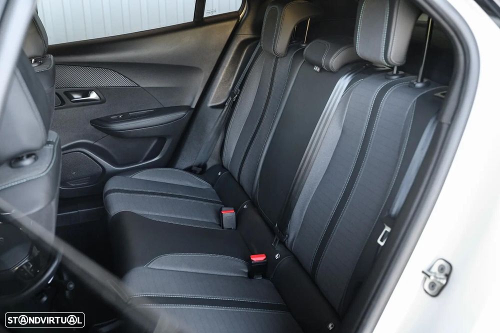 Peugeot 2008 1.2 PureTech Allure EAT8 - 31