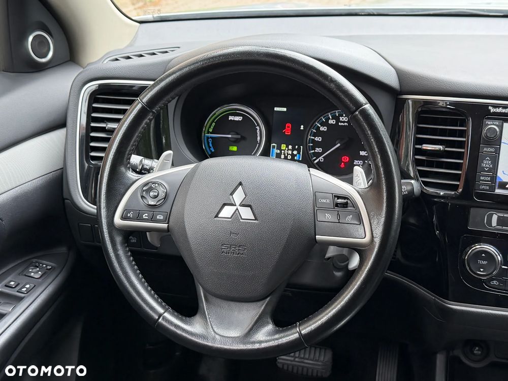 Mitsubishi Outlander 2.0 4WD Plus - 19