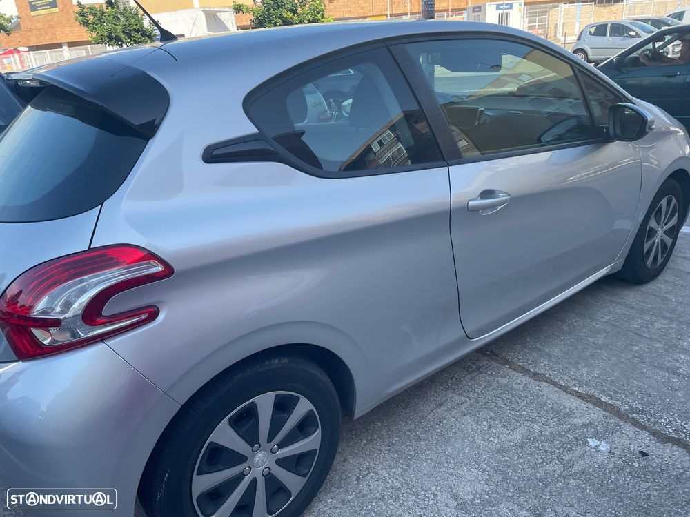 Peugeot 208 1.4 HDi Access - 4