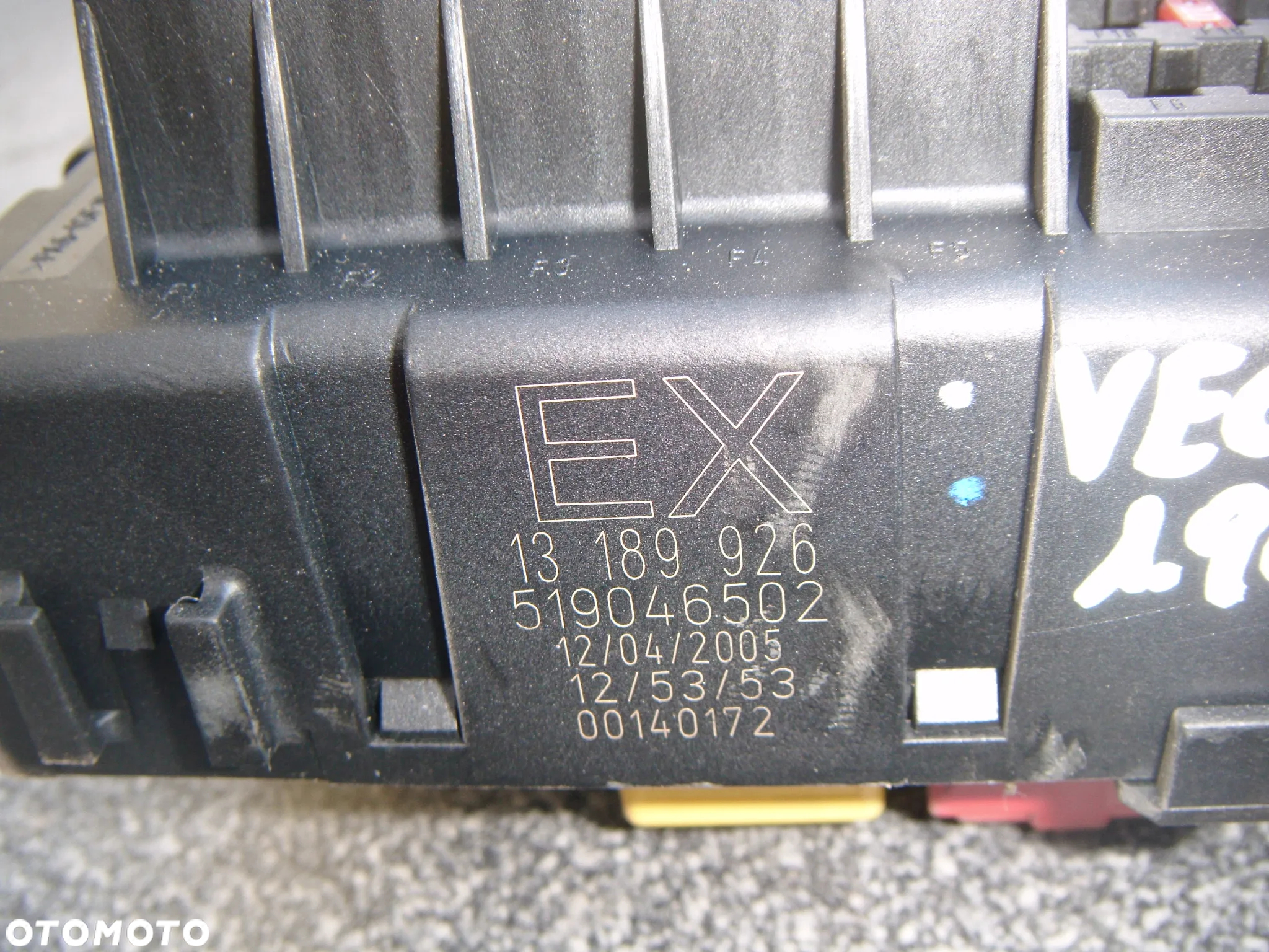 opel vectra c 1.9 cdti skrzynka bezpieczników  13189926 - 2