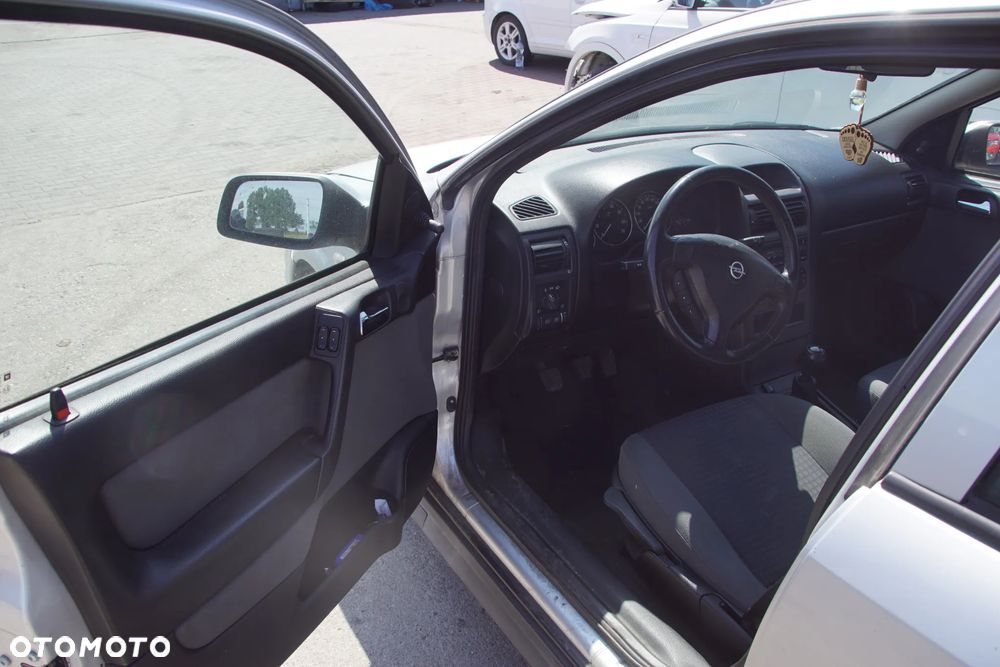 Auto na części - Opel Astra II G 1.6 16V 101 KM Z16XE F17 Z157 2002R Silnik Skrzynia Drzwi Maska Błotnik Zderzak Klapa Lampa Lusterko Klamka Szyba Deska Kokpit Sterownik Moduł Czujnik Licznik Panel Kierownica - 11