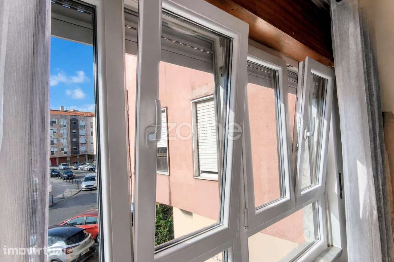 T3 com 115 m², Suite, e Arrecadação em São Carlos – Mem Martins - Grande imagem: 5/31