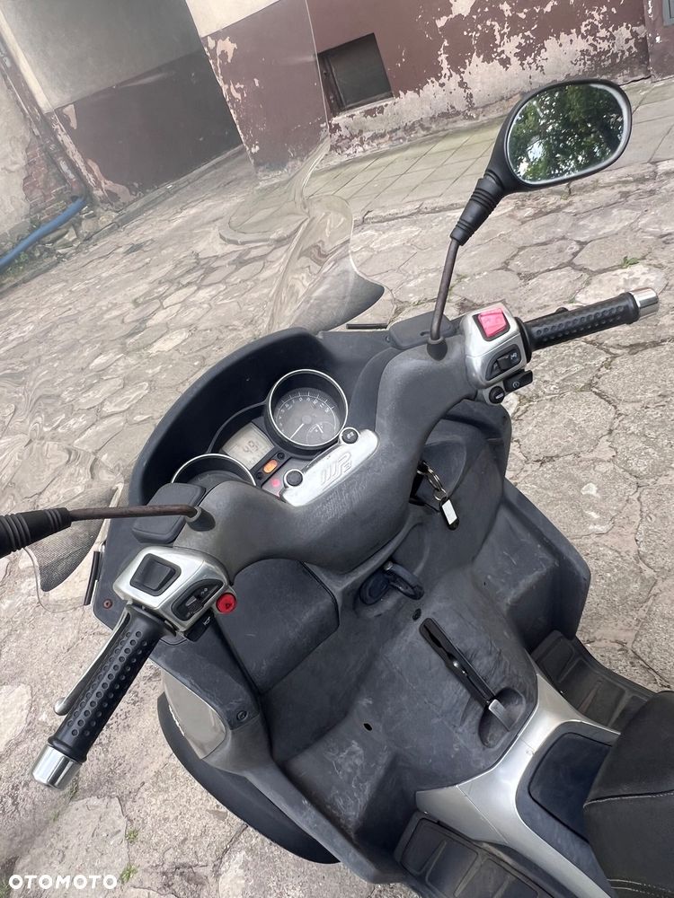 Piaggio MP-3 - 7