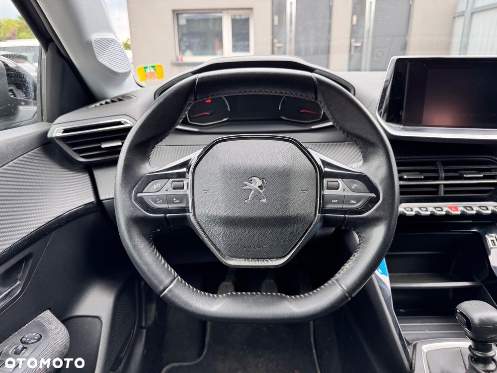 Peugeot 208 - 15