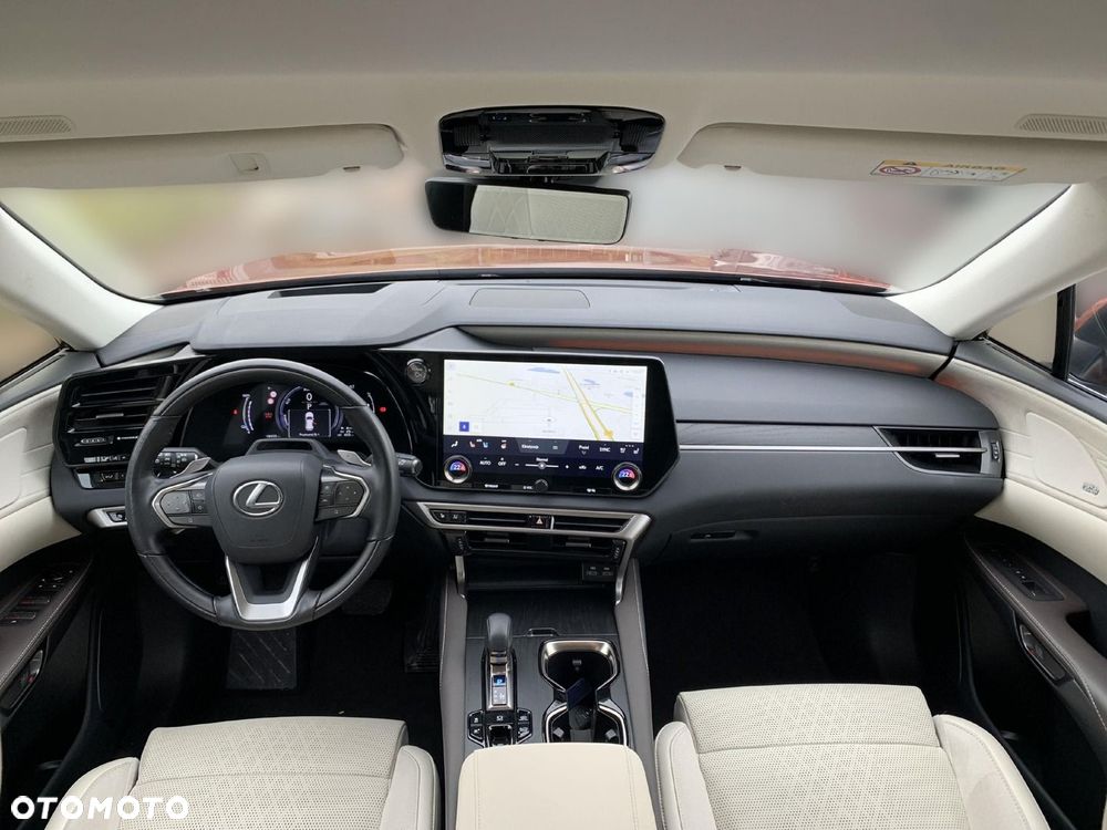 Lexus RX 450h+ Omotenashi - 3
