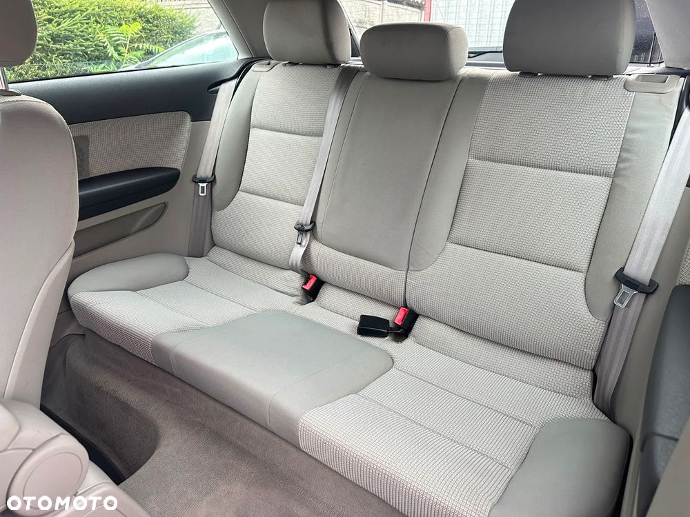 Audi A3 3-drzwiowe 1.6 Attraction - 29