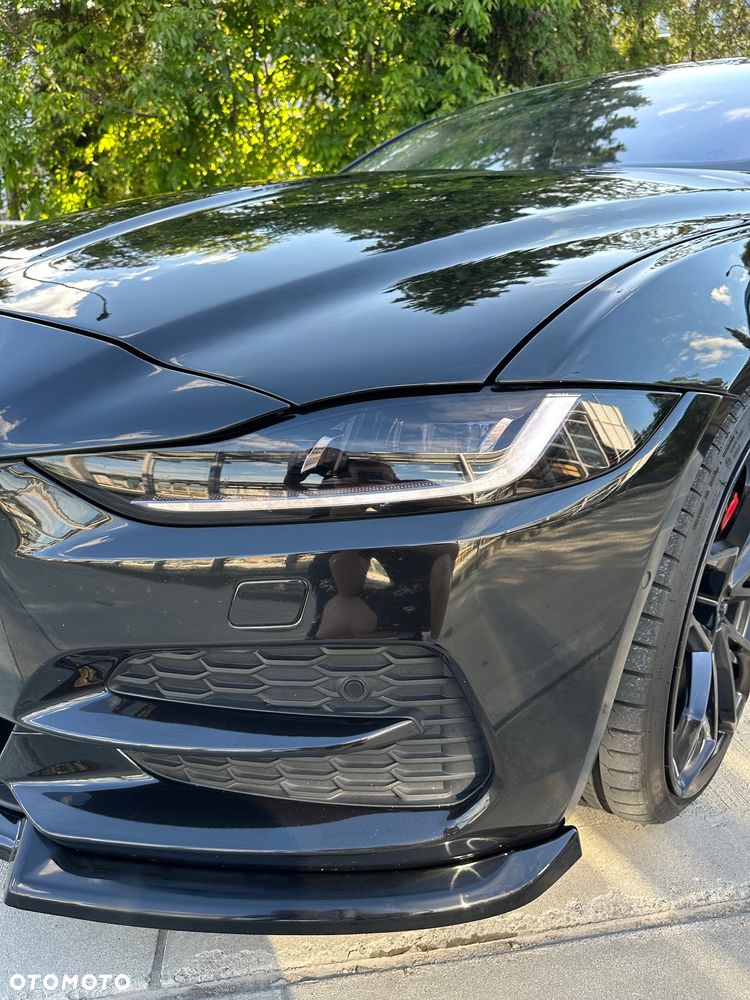Jaguar XE 2.0 D180 HSE - 4