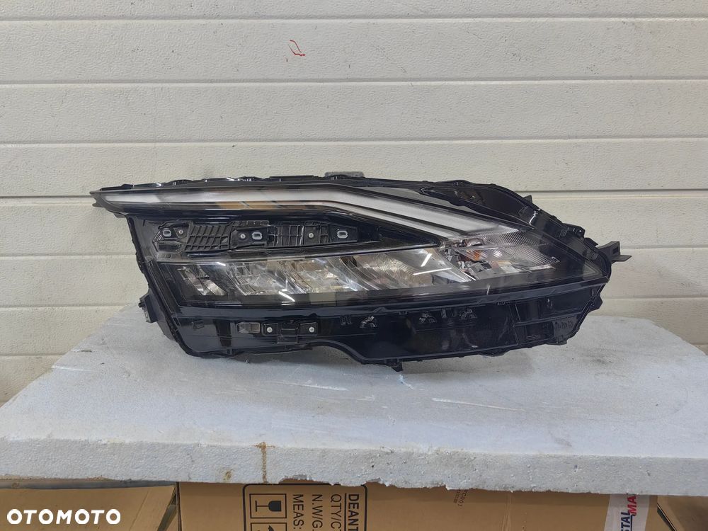 Lampa przednia prawaNissan Qashqai j12 - 1
