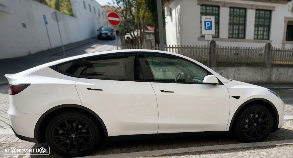 Tesla Model Y Long Range Dual Motor AWD — photo 2