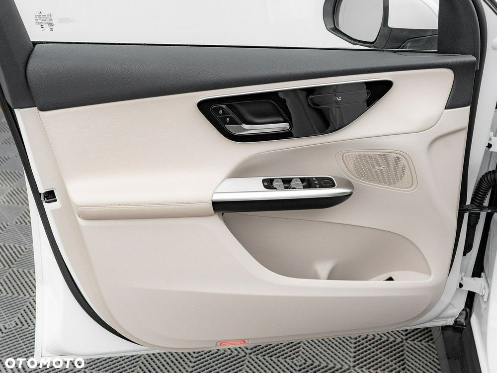 Mercedes-Benz GLC - 12