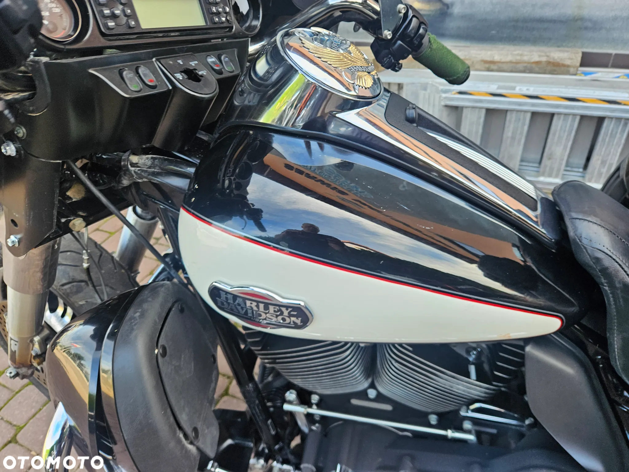 Harley-Davidson FLH Electra Glide - 12