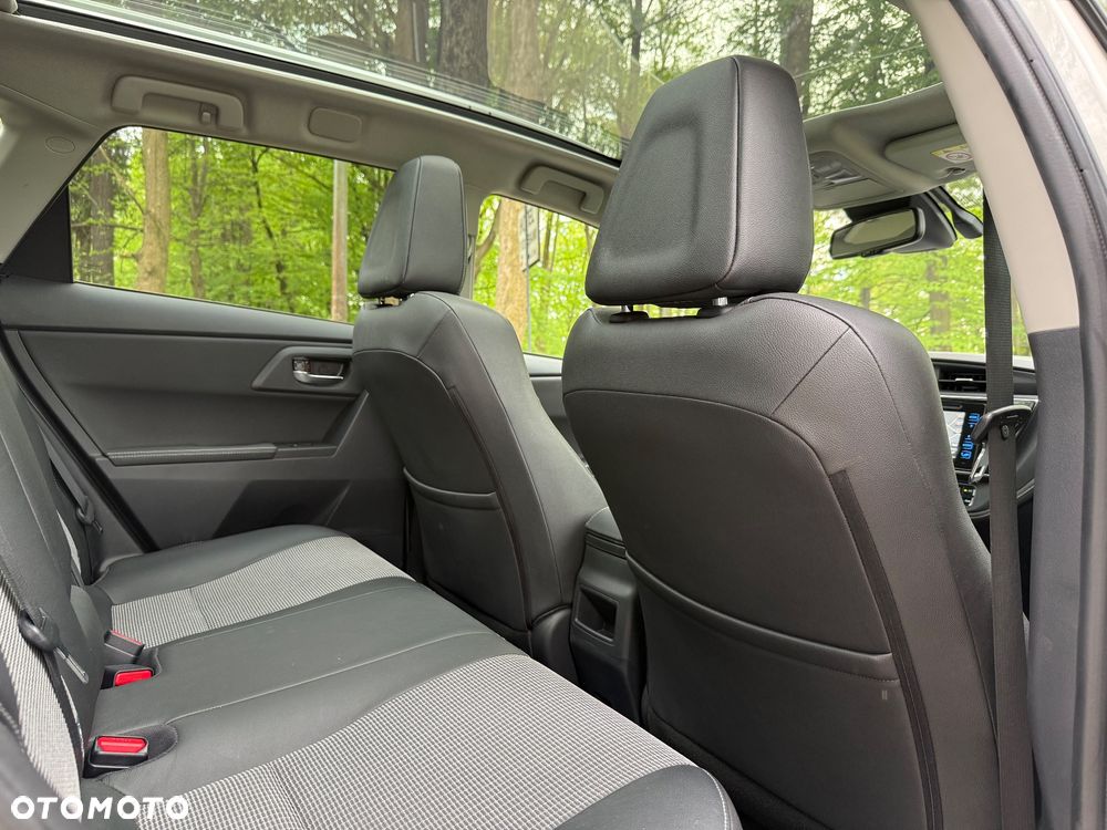 Toyota Auris 1.8 Executive - 11