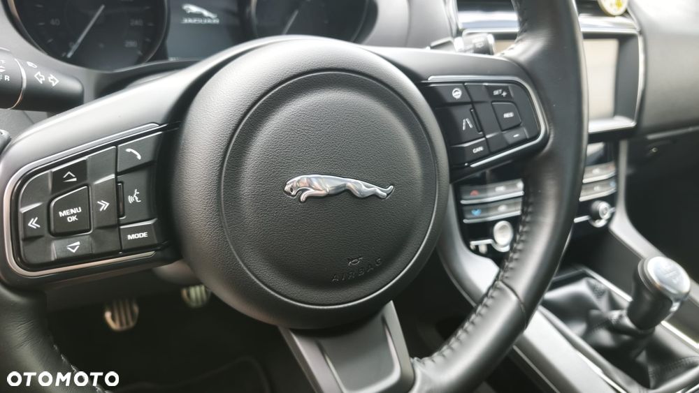 Jaguar F-Pace 2.0 i4D RWD Pure - 28