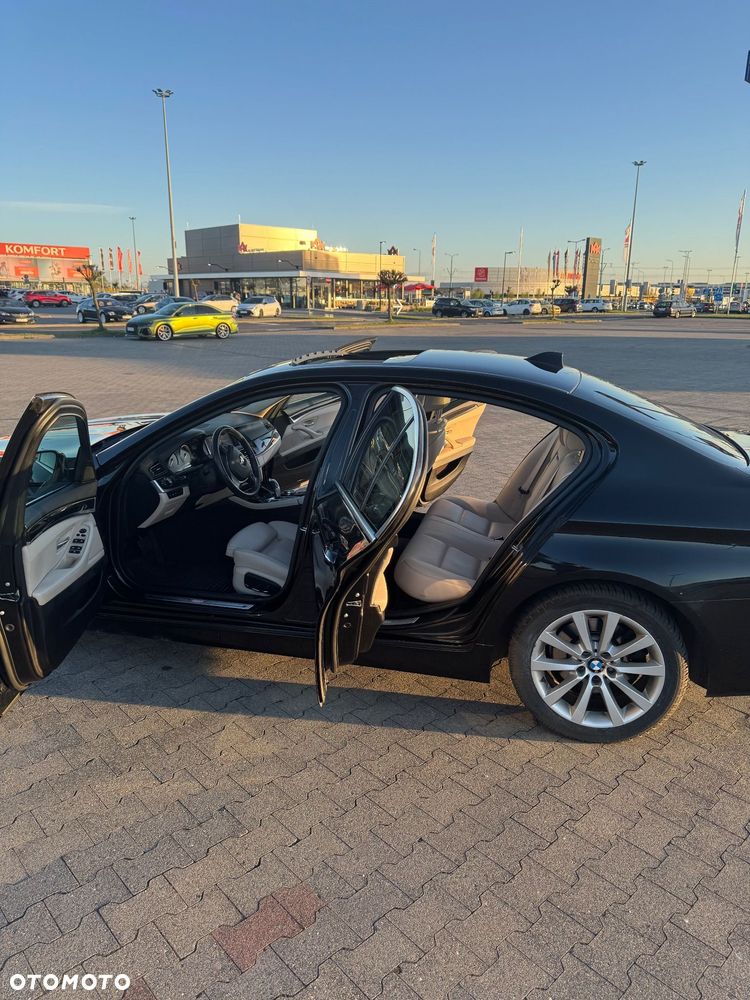 BMW Seria 5 525d Luxury Line - 3