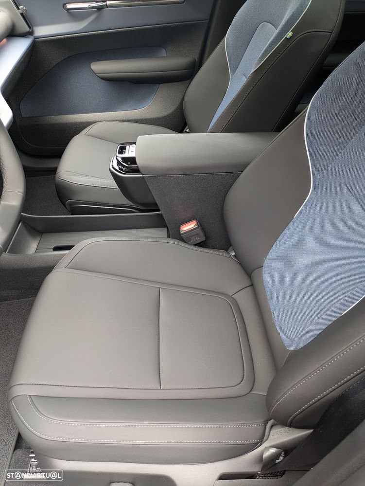 Volvo EX30 Single Motor Extended Range RWD Ultra - 18