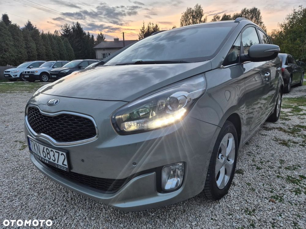 Kia Carens - 4