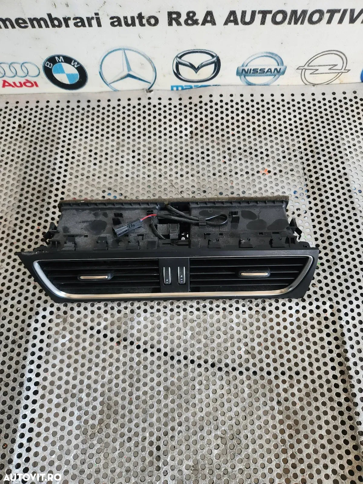 Grile Grila Ventilatie Centrala Bord Audi A4 B8 Cod 8TF - 2