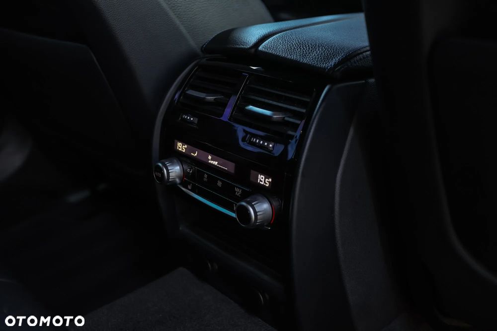 BMW Seria 5 520d xDrive Touring M Sport Edition - 24