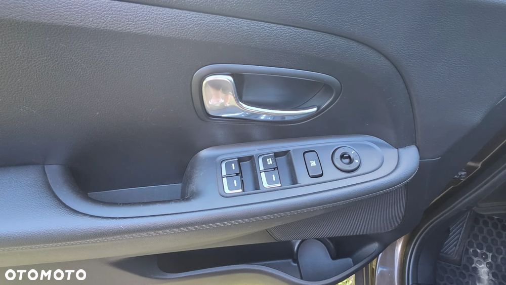 Kia Carens - 10
