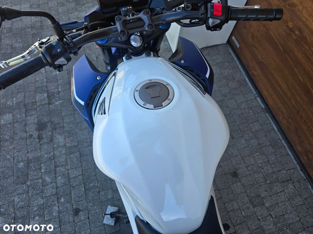 Honda CB - 12