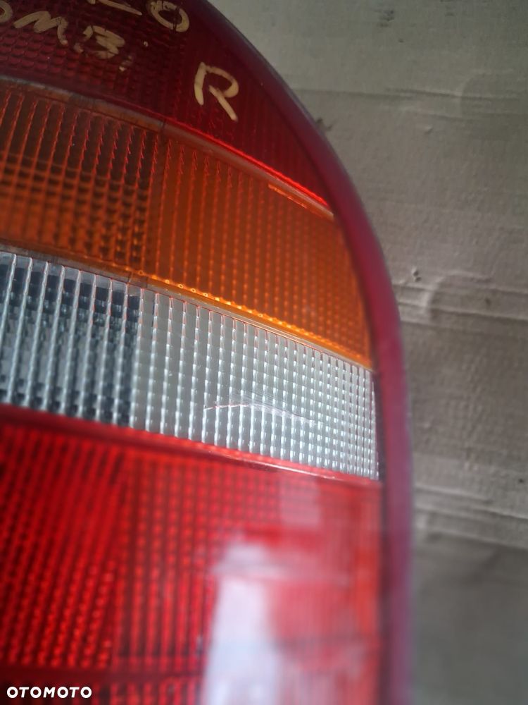 Lampa tył FORD MONDEO MK2 kombi  prawa  OE - 2