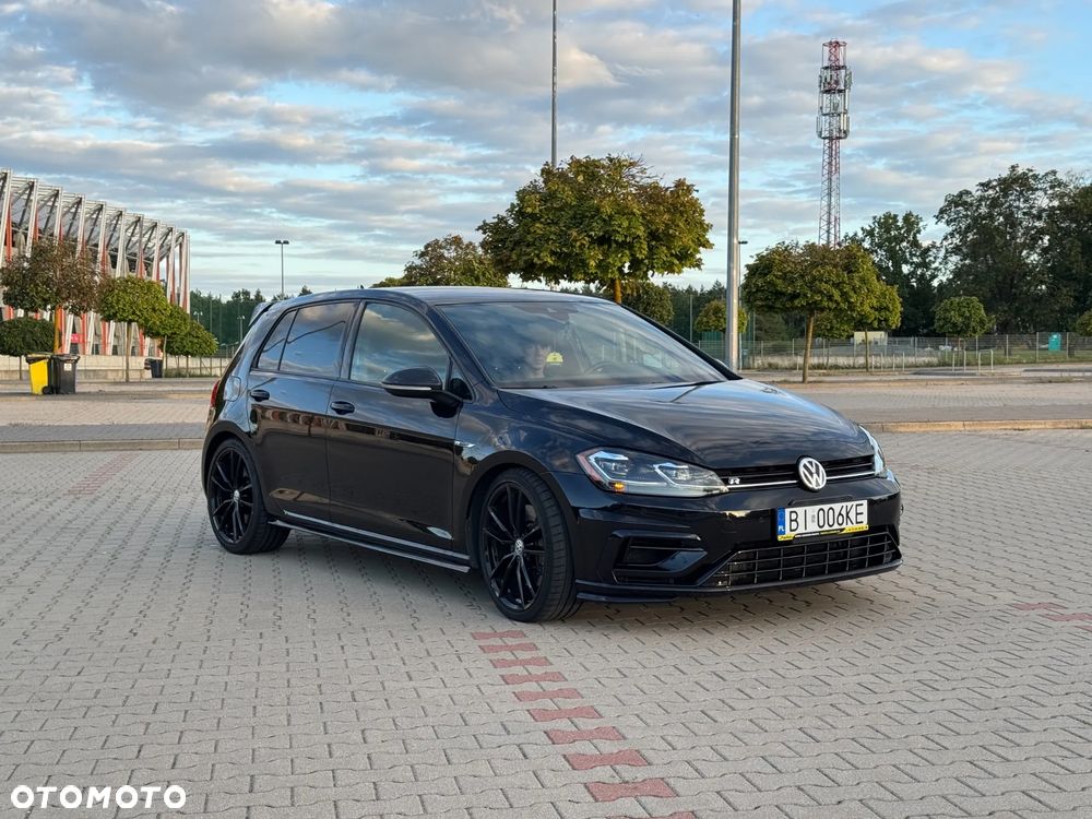 Volkswagen Golf - 1