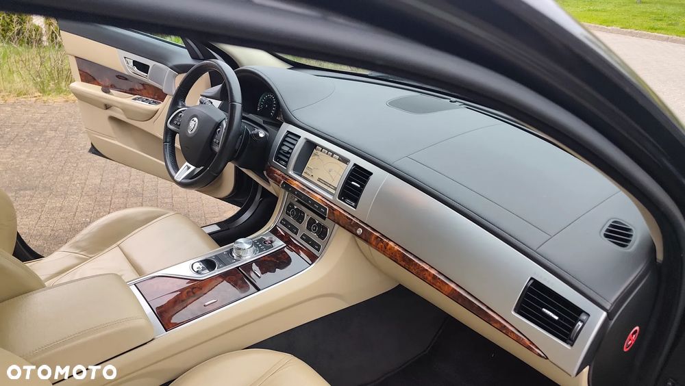 Jaguar XF 3.0 V6 Kompressor AWD - 32