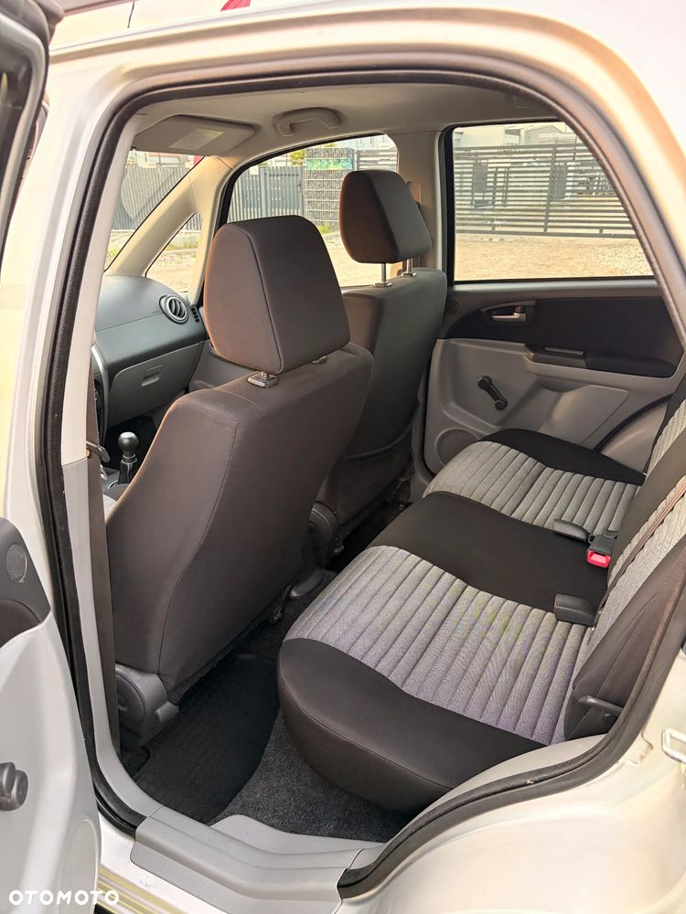 Suzuki SX4 1.6 Comfort 4WD - 13