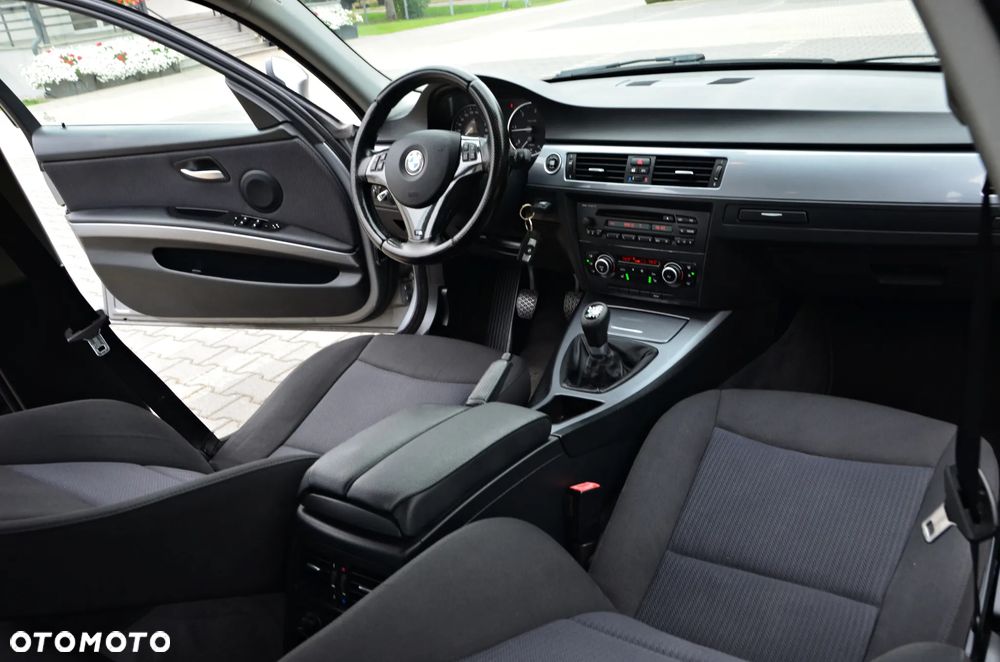 BMW Seria 3 318d - 29