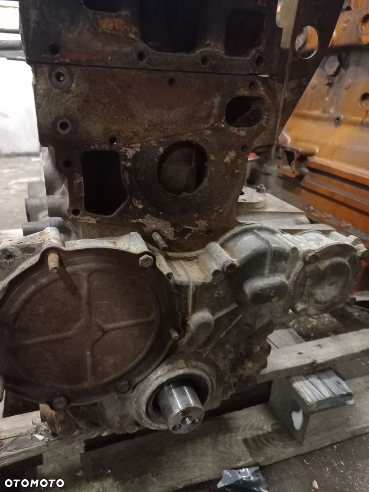 Silnik PERKINS 6 A6.354.4 Massey 2620,2630,2640,2680,2720 . C37114800/6,2625,2645,2685,2725,blok,wał,głowica,tłok,korbowód.koło rozrządu.miska,wtrysk,pompa olejowa. - 9
