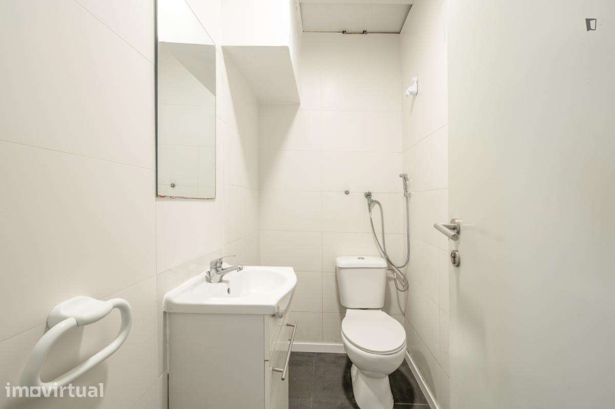 Quarto - localizado em Lisbon - Grande imagem: 3/25