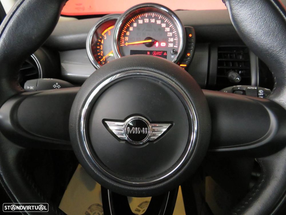 MINI 5 Portas Cooper D - 16